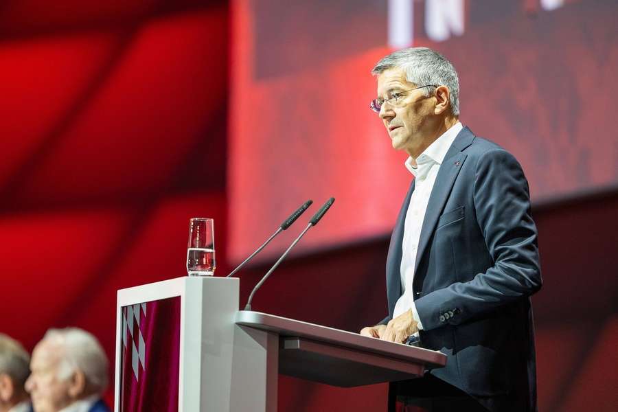 Herbert Hainer comparece en una asamblea Herbert Hainer comparece en una asamblea