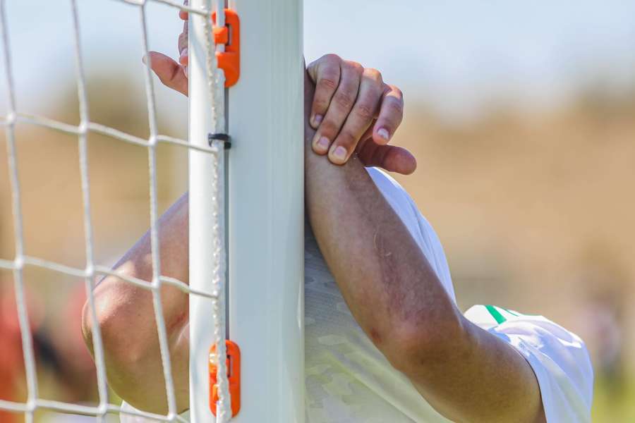 Selecționerul echipei Algeriei Under-20 a aplicat o corecție fizică câtorva jucători chiar pe teren