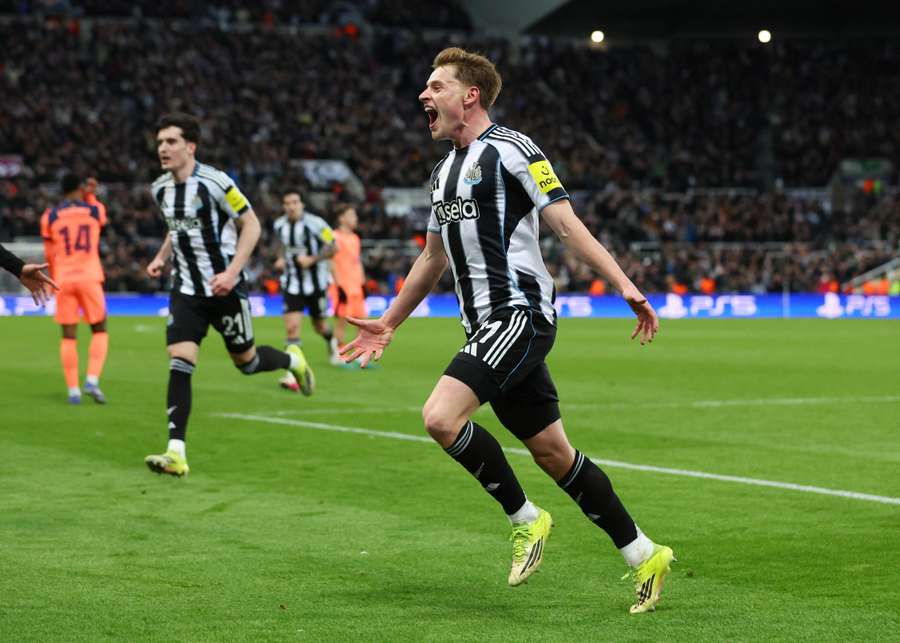 Harvey Barnes celebrates his goal