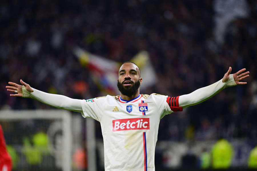 Lacazette resolveu o jogo