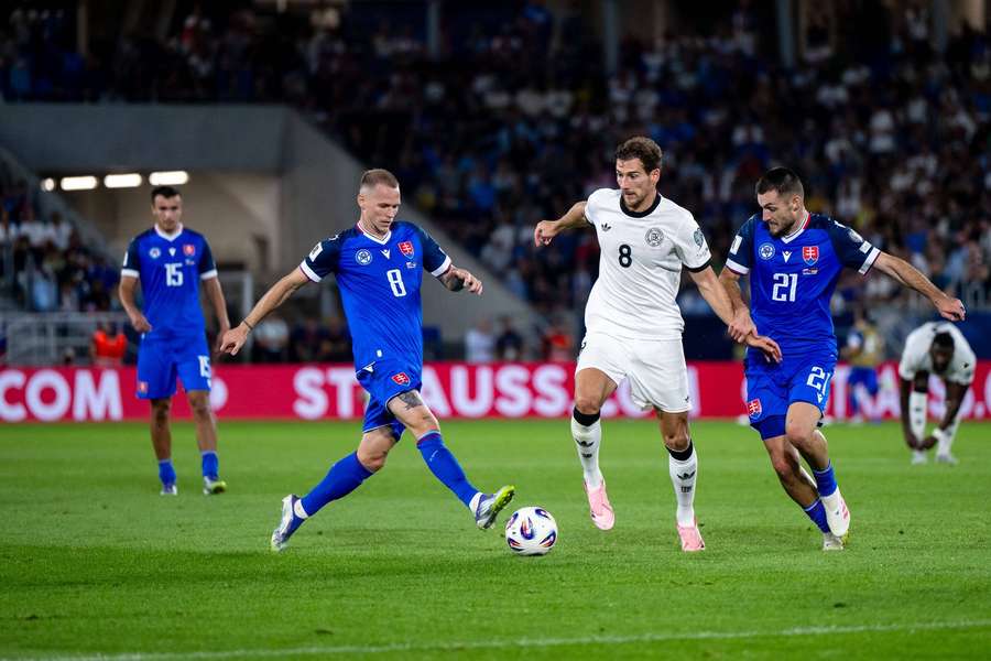 Duda a Bero v súboji s Goretzkom. Duda a Bero v súboji s Goretzkom.