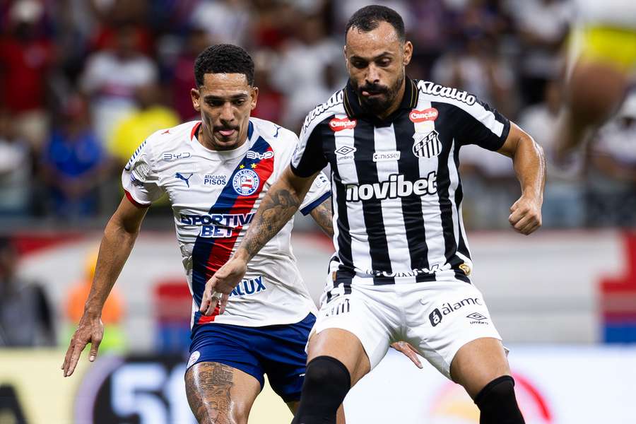Santos e Bahia se enfrentam neste sábado (24) Santos e Bahia se enfrentam neste sábado (24)
