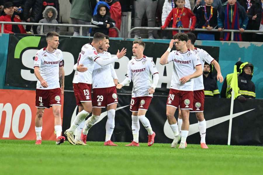 Rapid s-a calificat în semifinale