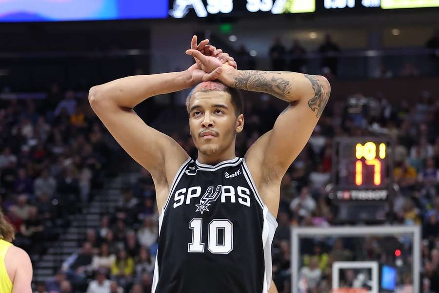 NBA round-up: San Antonio Spurs weten na 16 verliespartijen eindelijk weer wat winnen is