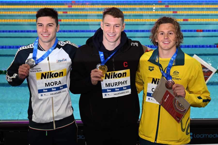 Nuoto, Lorenzo Mora vince l'argento nei 100 dorso in vasca corta e fa la storia