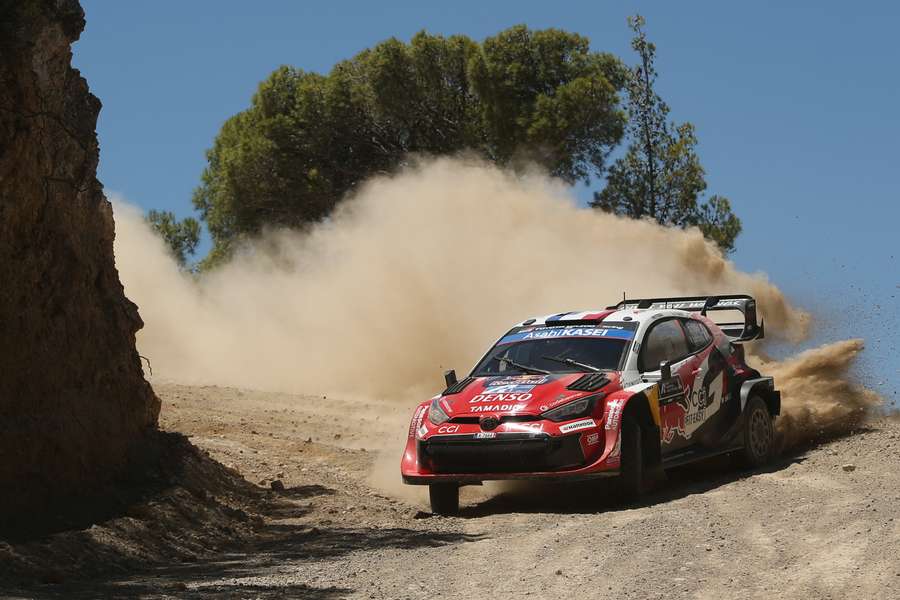 Ogier en Grèce fin-juin. Ogier en Grèce fin-juin.