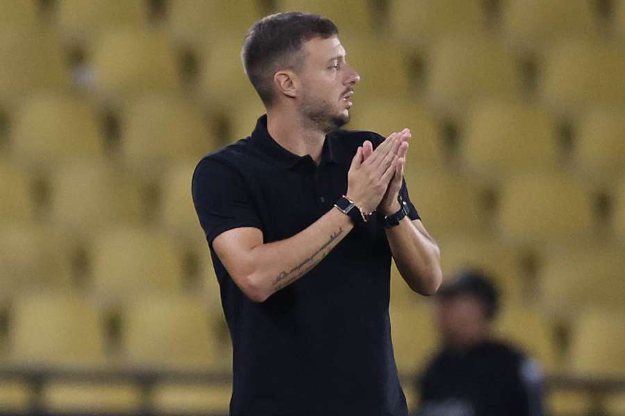 Martín Anselmi não se feriu em incidente com torcedores do Barcelona-EQU Martín Anselmi não se feriu em incidente com torcedores do Barcelona-EQU