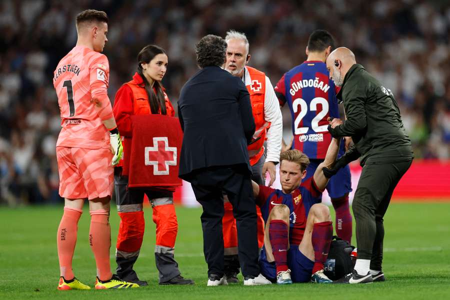 Barcelona midfielder Frenkie de Jong injured his ankle in the Clasico in La Liga against Real Madrid on April 21st