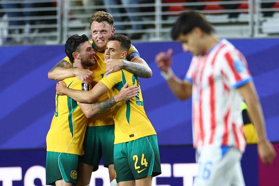 Austrálie postupuje do play off.