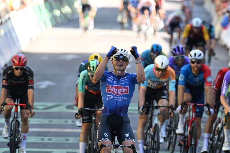 Jasper Philipsen conquistou 17.ª etapa da Volta a França Jasper Philipsen conquistou 17.ª etapa da Volta a França