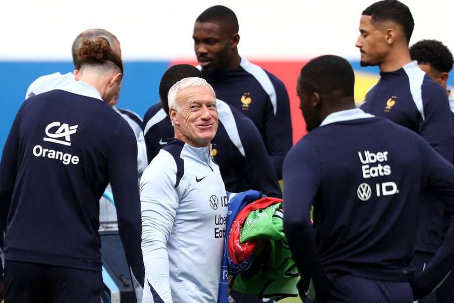 Deschamps e os seus jogadores no treino da semana passada.