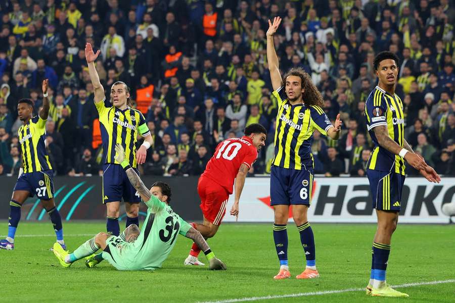 Fenerbahce dostalo lekci od Nottinghamu Forest.