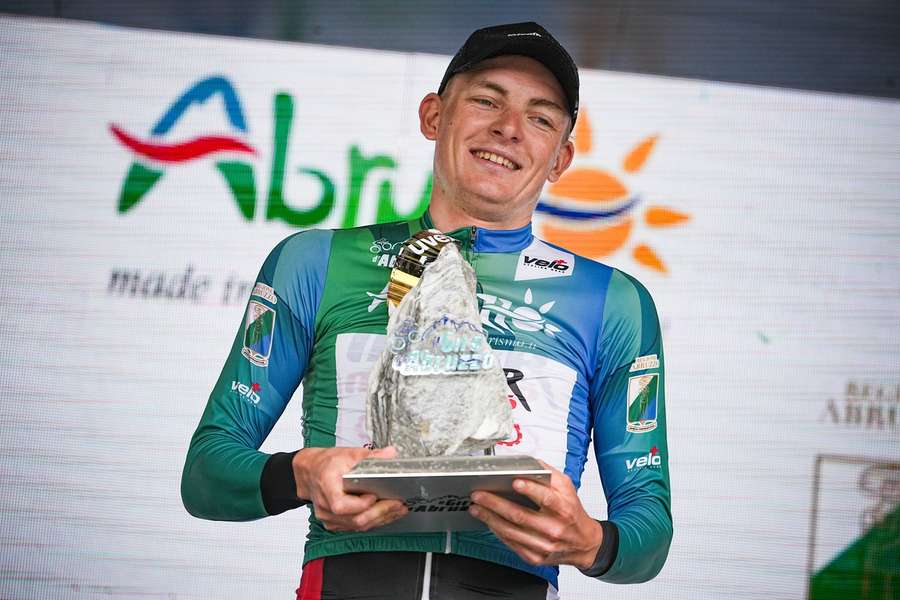 Georg Zimmermann mit seinem Pokal.
