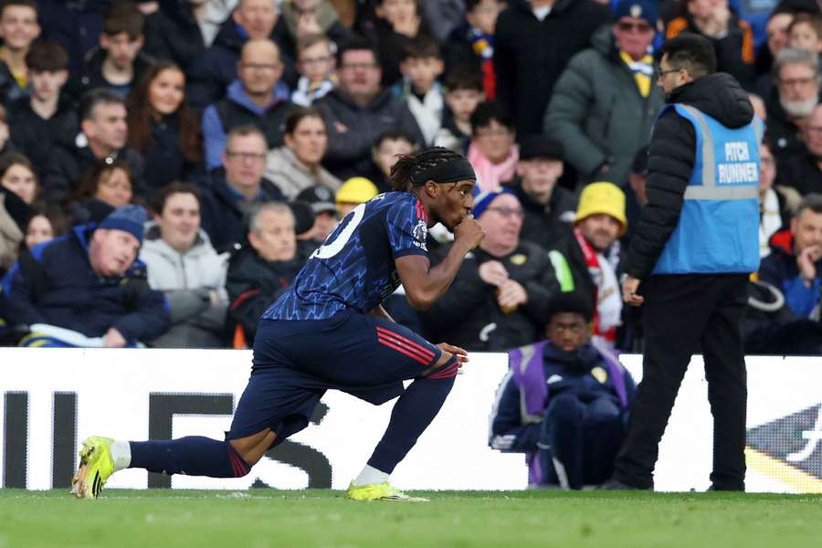 Noni Madueke připravil první gól Arsenalu.