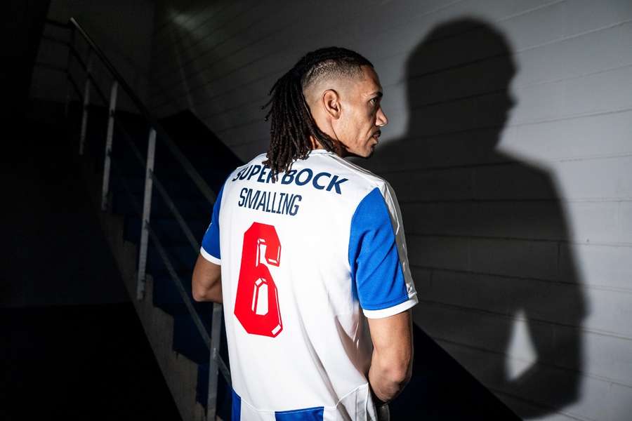 Chris Smalling vai envergar a camisola 6 do FC Porto Chris Smalling vai envergar a camisola 6 do FC Porto