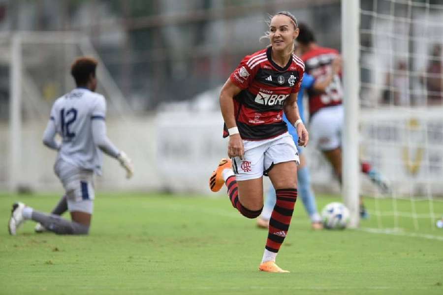 Vitória fez Flamengo dividir liderança com Ferroviária