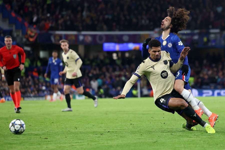 "The Athletic": Barcelona bez kapitana Araujo do odwołania