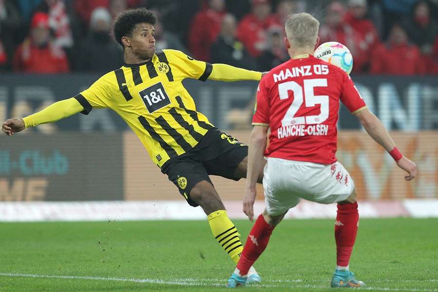 Bundesliga, il Borussia Dortmund trionfa in extremis a Mainz e mette pressione alle avversarie
