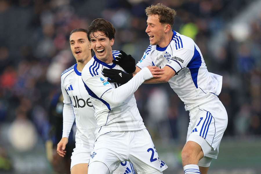 Perrone y Douvikas, autores de los goles del Como