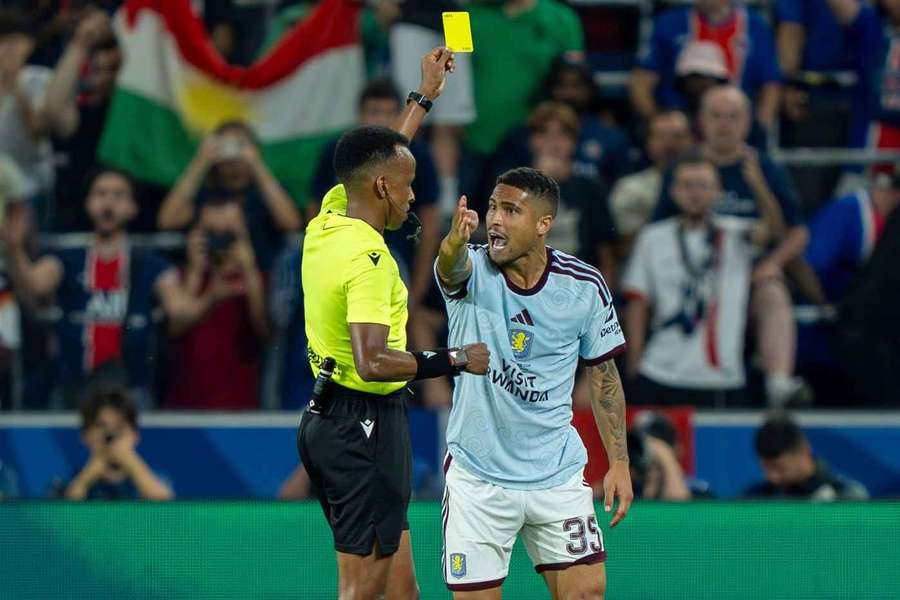 Joao Gomez primește galben în Supercupă Joao Gomez primește galben în Supercupă