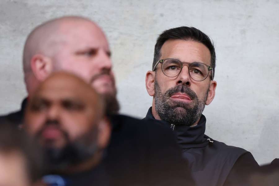 Premier League Ruud van Nistelrooy "étonné" par les offres d
