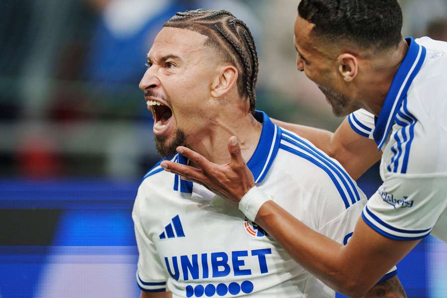 Jordan Larsson celebra su primer gol en la Liga de Campeones