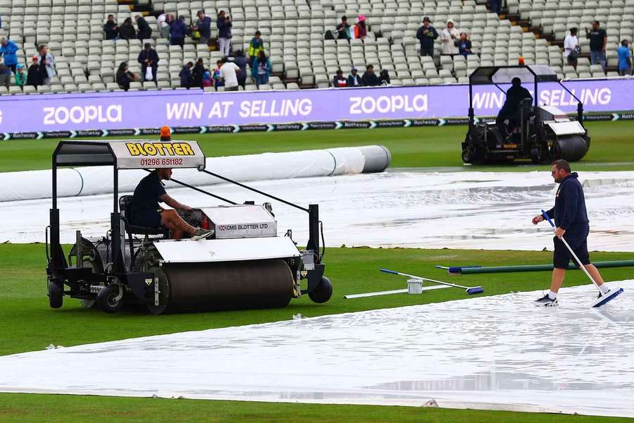 Rain delays India's bid for win over England in second Test