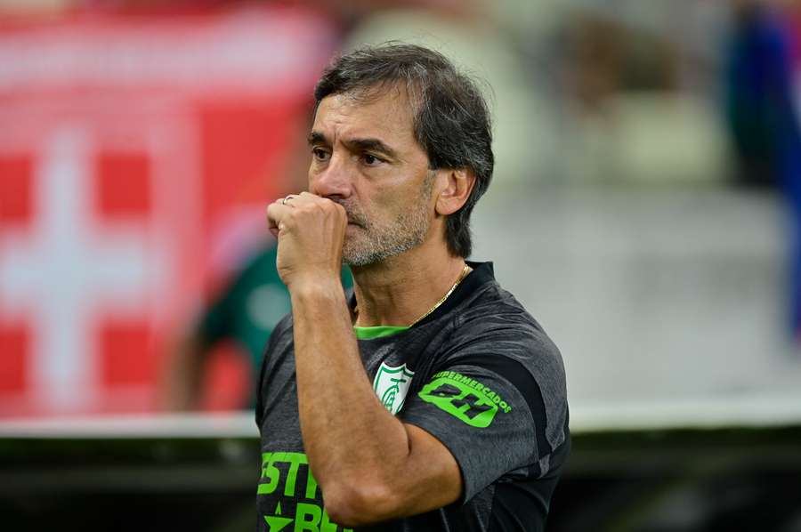 Técnico Fabián Bustos não tem conseguido melhorar rendimento do Coelho