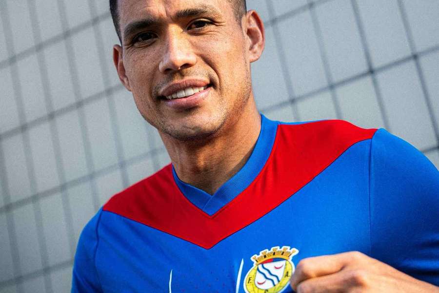 Sandro Lima oficializado pelo Alverca