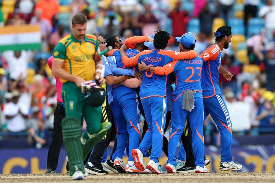 India viert de overwinning