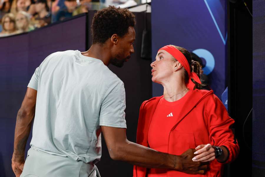 Gael Monfils e Elina Svitolina si salutano dopo il match dell'ucraina