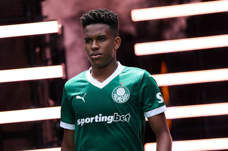 Estevao walks onto the pitch prior to the FIFA Club World Cup 2025 round of 16 match between Palmeiras and Botafogo
