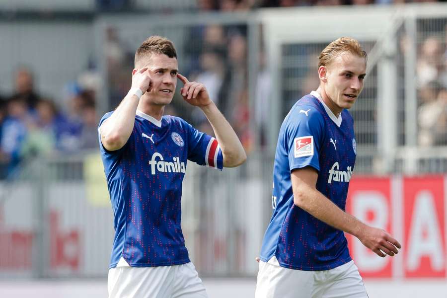  Kiel ist da: Philipp Sander (l.) und Timo Becker feiern den Treffer zum zwischenzeitlichen 2:0
