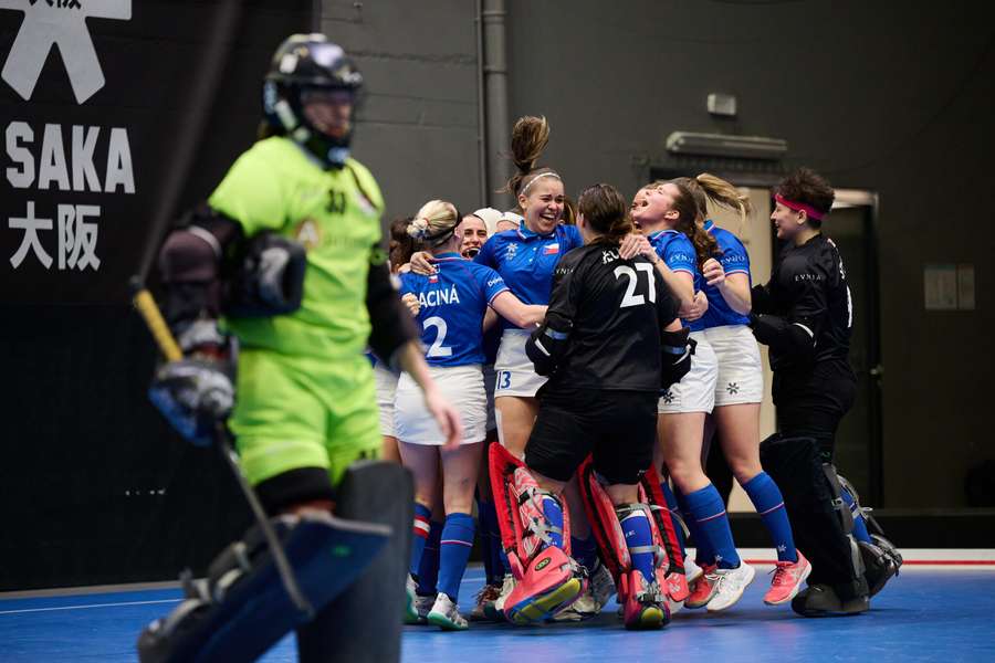 Češky si došly pro stříbrné medaile.