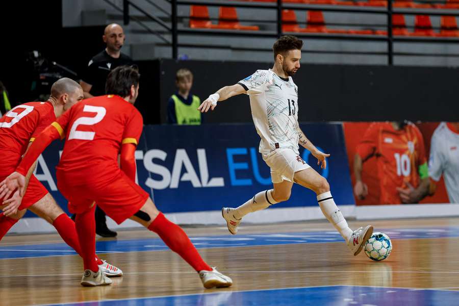 Tiago Brito em ação diante da Macedónia do Norte