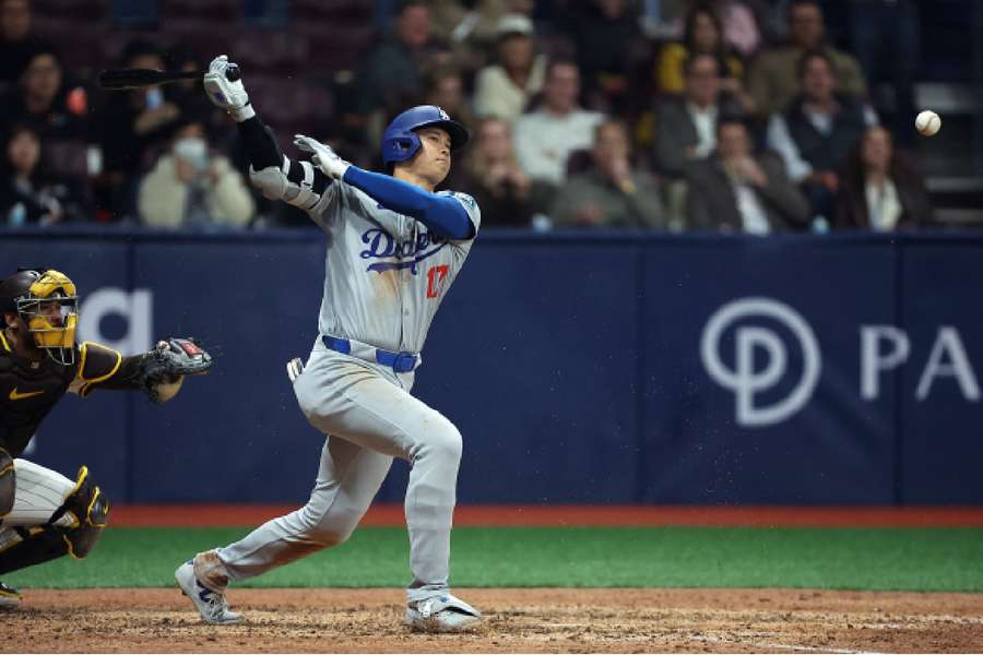 Shohei Ohtani, dos Los Angeles Dodgers, em ação em Seul
