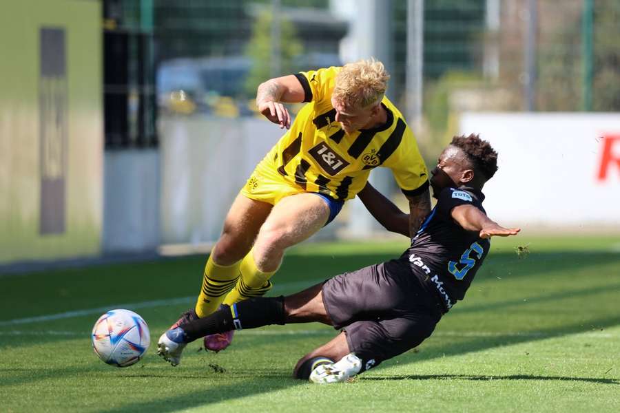 Valentino Vermeulen in een oefenwedstrijd tegen RKC