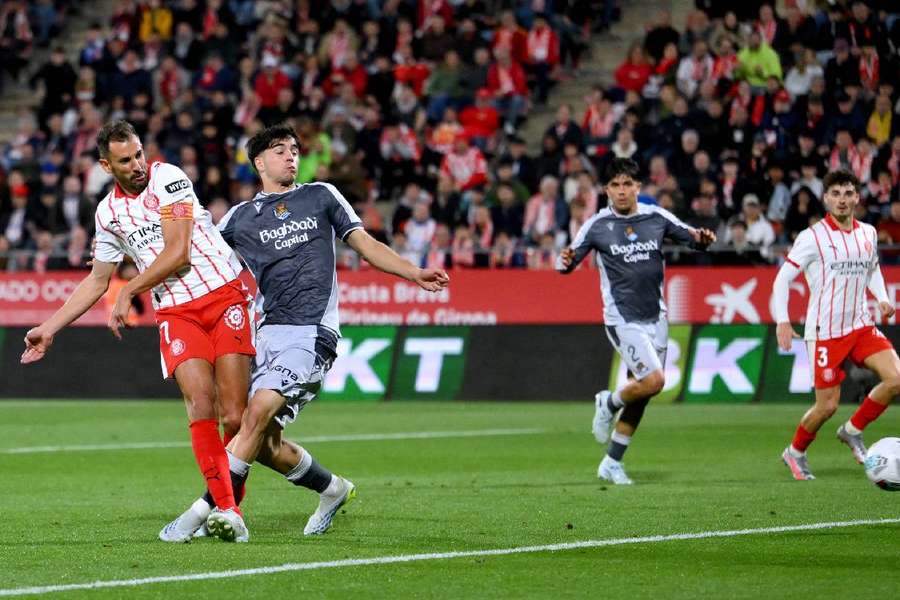 Stuani, marcando gol