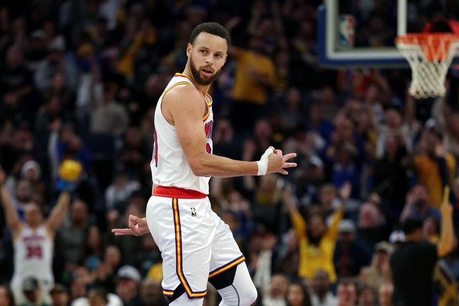 Celtics górą w hicie NBA, popis LeBrona i Curry'ego