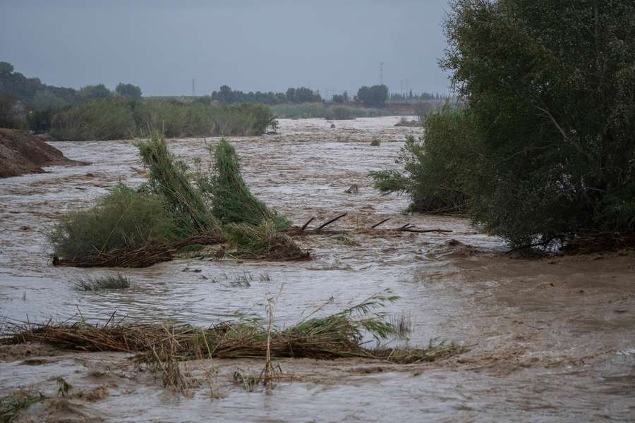 O rio Magre a transbordar