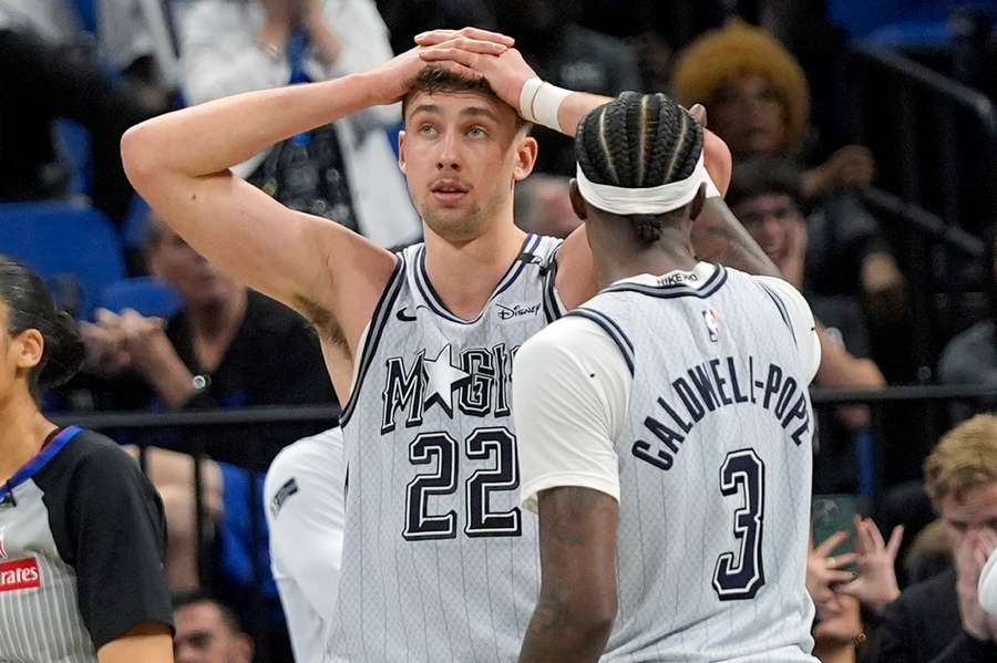 Ein enttäuschter Franz Wagner (l.) nach der nächsten Niederlage der Orlando Magic. Ein enttäuschter Franz Wagner (l.) nach der nächsten Niederlage der Orlando Magic.