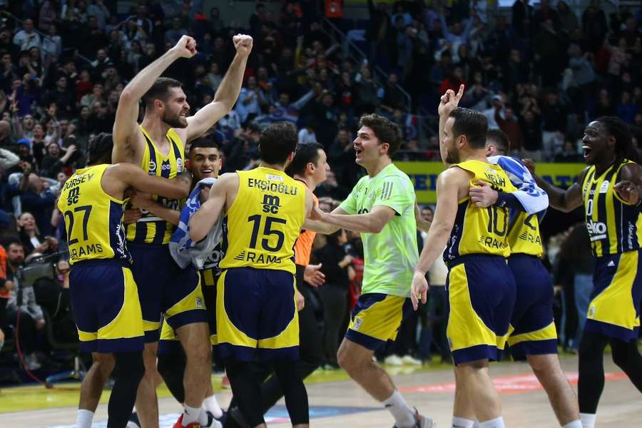 L'incredibile canestro di Papagiannis in Bucaspor-Fenerbahce VIDEO