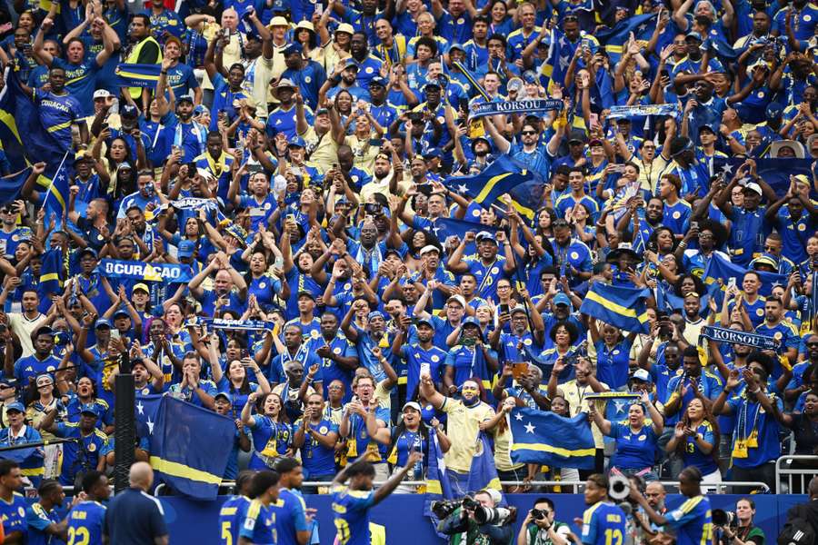 Torcida de Curaçao fez a festa na derrota por 7 a 1 para a Alemanha Torcida de Curaçao fez a festa na derrota por 7 a 1 para a Alemanha