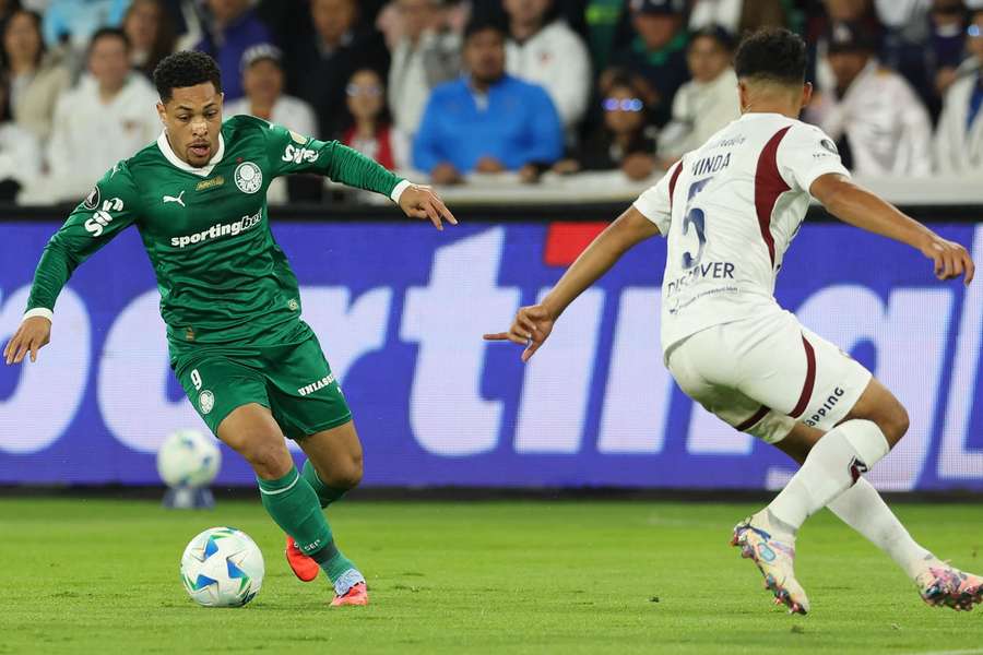 Vitor Roque não conseguiu ir às redes contra a LDU