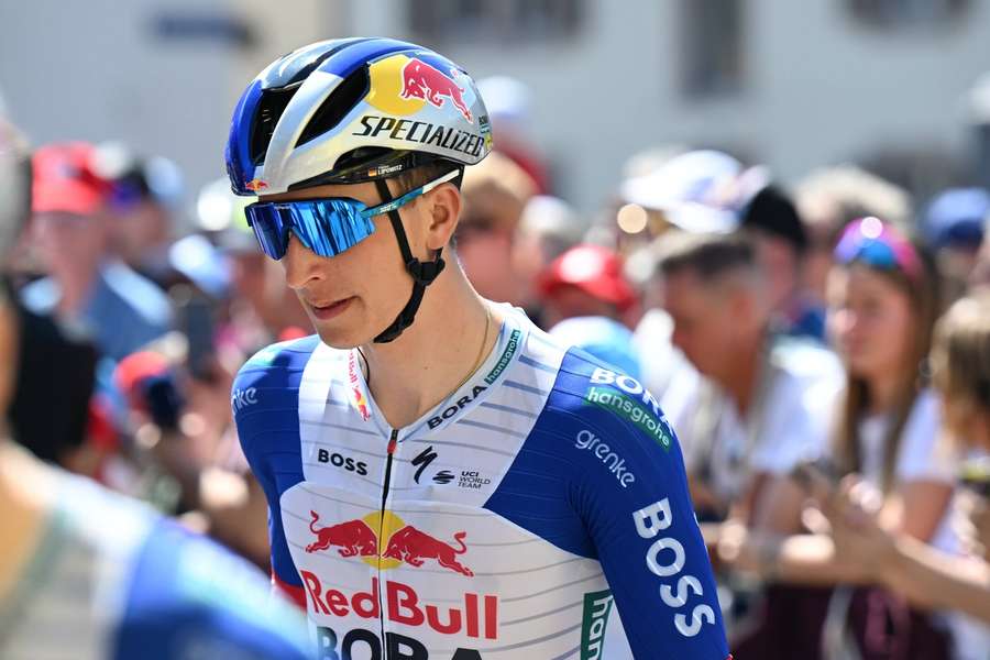Lipowitz hat den hektischen zweiten Teil seiner Generalprobe für die Tour de France heil überstanden. Lipowitz hat den hektischen zweiten Teil seiner Generalprobe für die Tour de France heil überstanden.