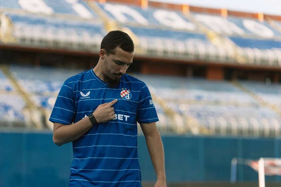Ismaël Bennacer se stal novou posilou Dinama Záhřeb. Ismaël Bennacer se stal novou posilou Dinama Záhřeb.