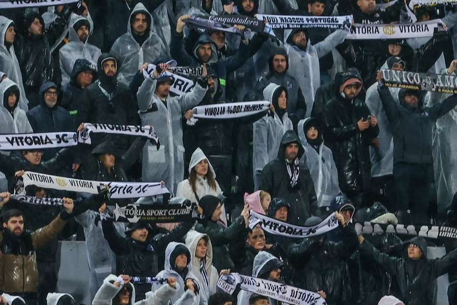 Adeptos do Vitória SC no apoio à equipa