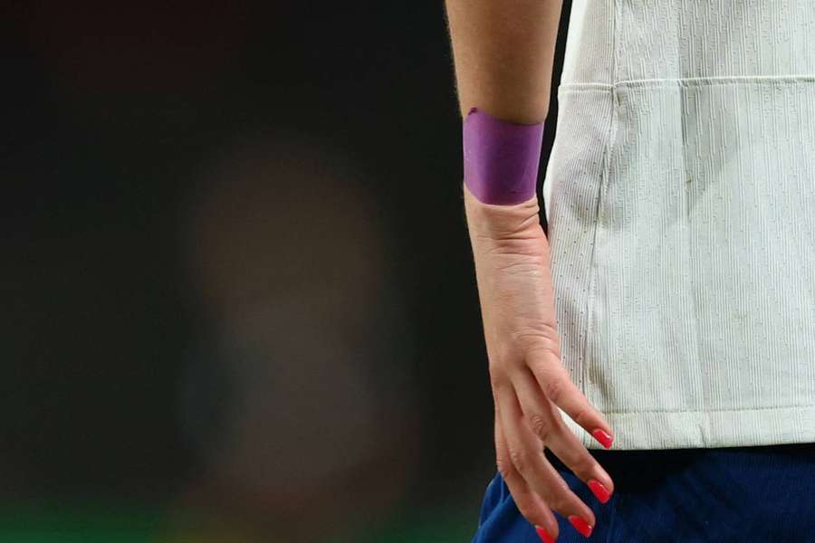 England's Ella Toone wears a purple wristband in support of Canada's women's national football team