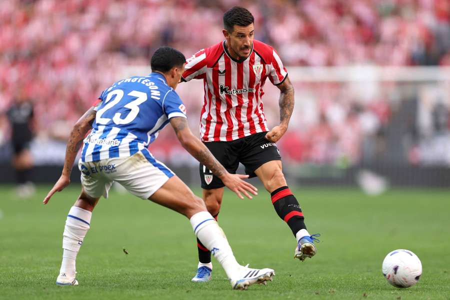 Yuri, muy activo durante el partido Yuri, muy activo durante el partido