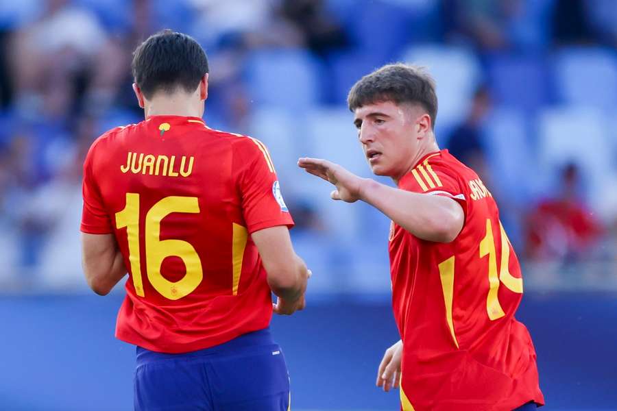 Mikel Jauregizar (right) celebrates after scoring Spain's first goal